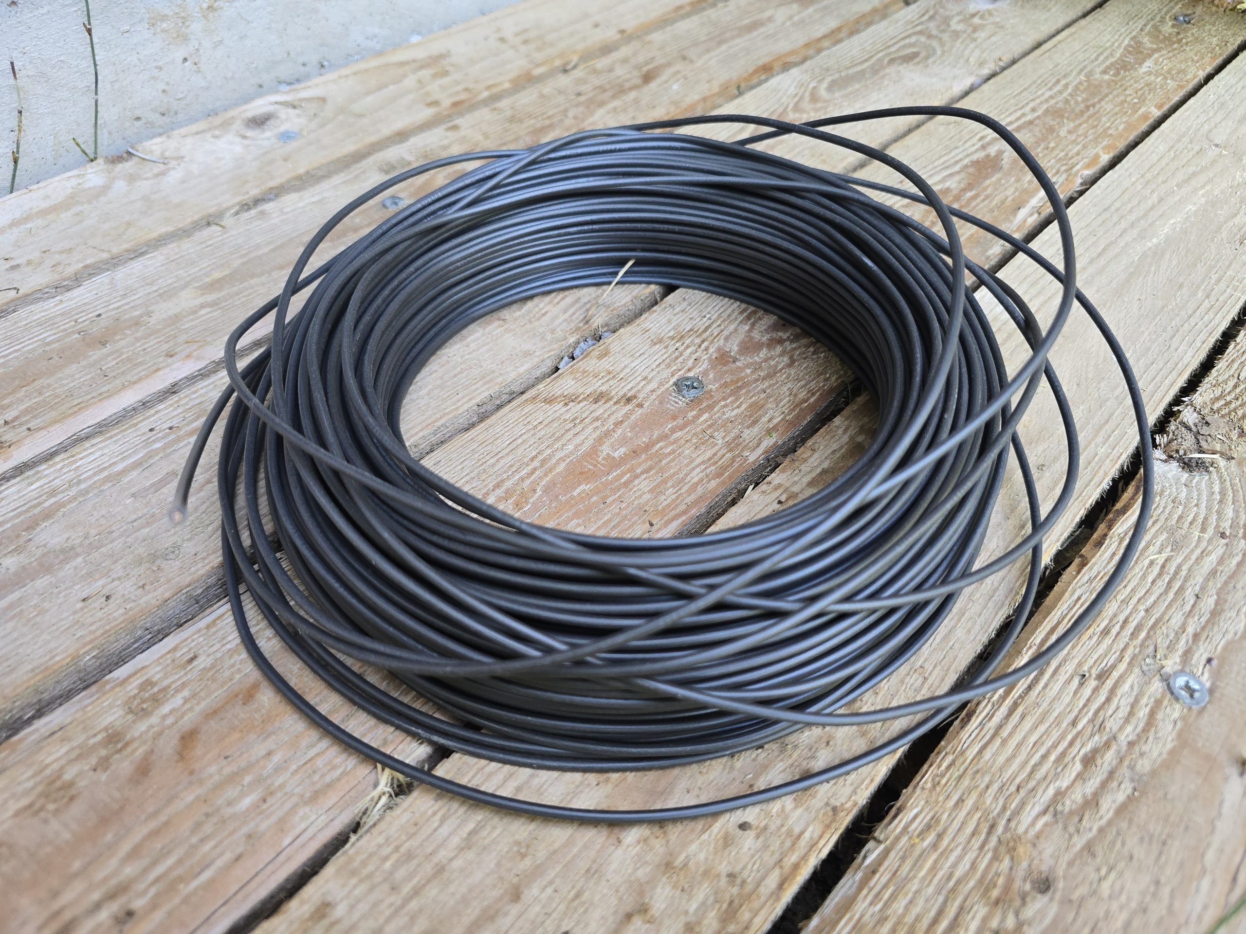 Câble électrique H07VU 1.5mm² utilisé en remplacement du fil périmétrique Gardena d'origine